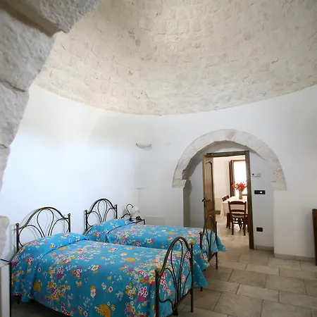 Trulli Convertini Locorotondo