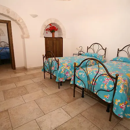 Trulli Convertini Locorotondo
